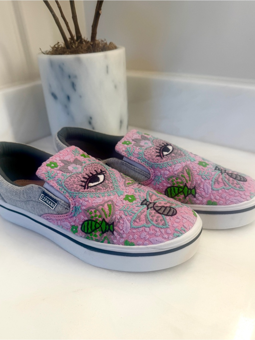 NWT, Zipakna Women’s Sneakers, Size 8. Pink embroidered with eye and butterfly. - Picture 4 of 7